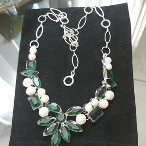 Fresh water pearl  and green amethyst ne klace